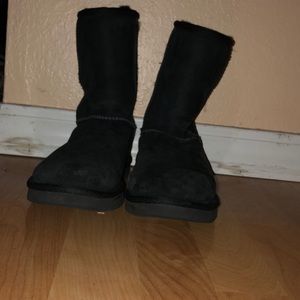 BLACK UGG BOOTS SIZE SEVEN